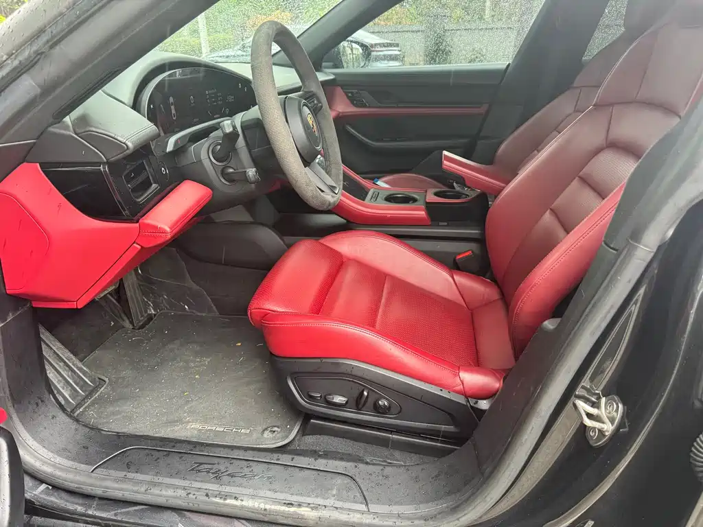 Porsche Taycan — миниатюра 7