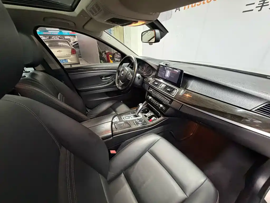 BMW 5 Series — миниатюра 5
