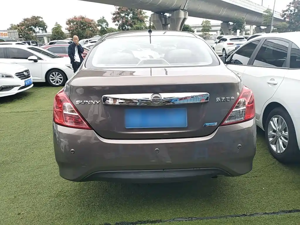 Nissan Sunny — миниатюра 6