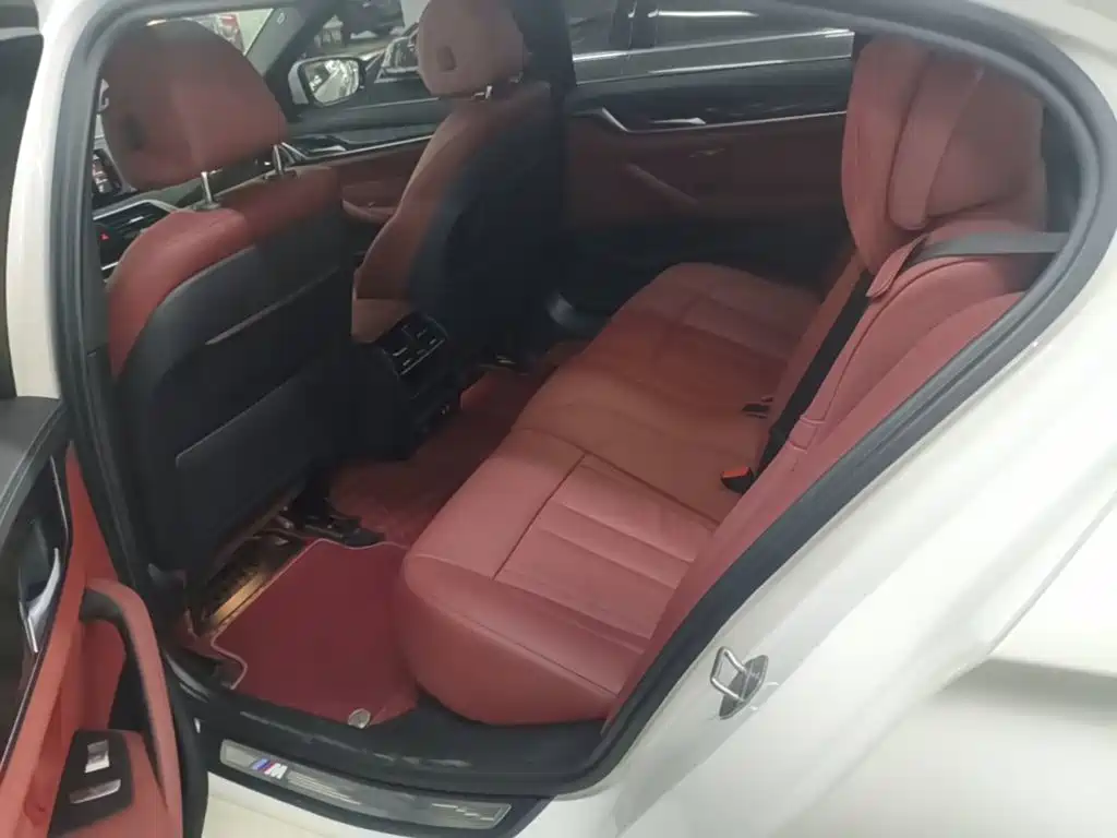 BMW 5 Series — миниатюра 17