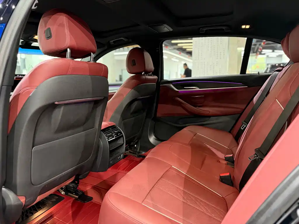 BMW 5 Series — миниатюра 7
