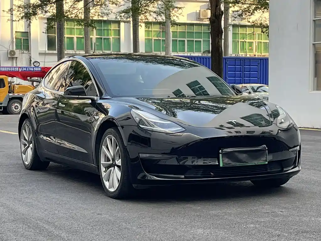 Tesla Model 3 — миниатюра 3