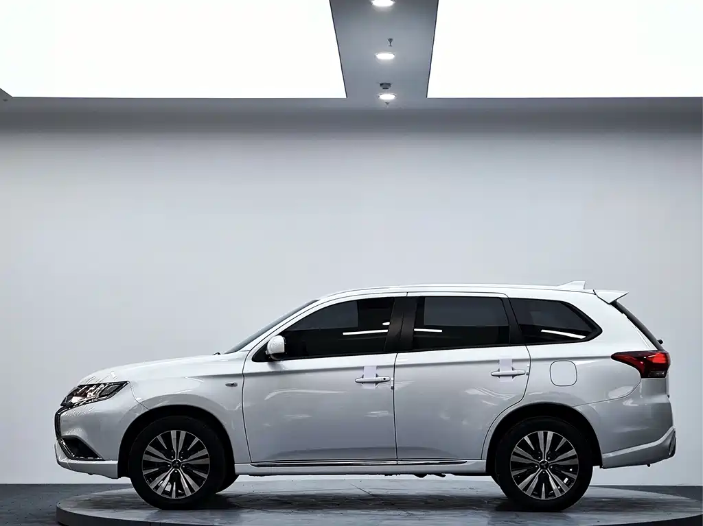 Mitsubishi Outlander — миниатюра 4