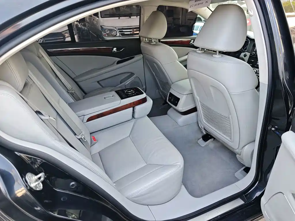 Hongqi Hongqi H7 — миниатюра 9