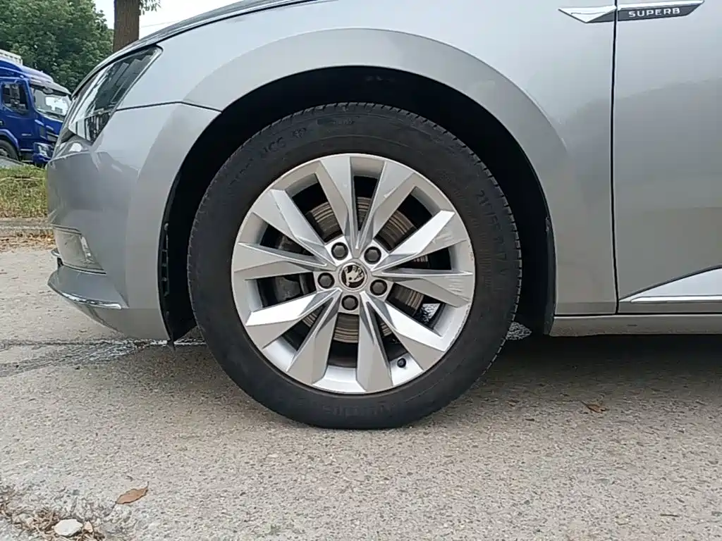 Skoda Superb — миниатюра 23