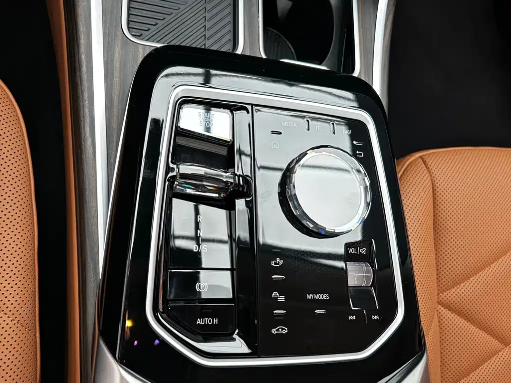 BMW 7 Series — миниатюра 12