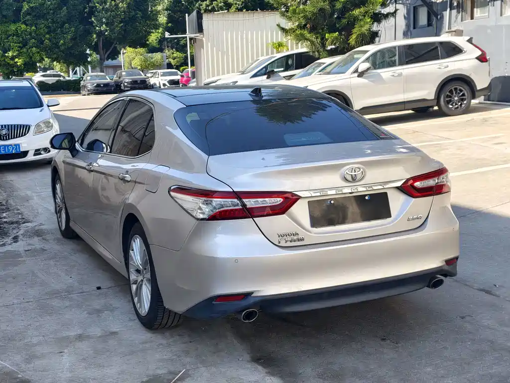 Toyota Camry — миниатюра 6