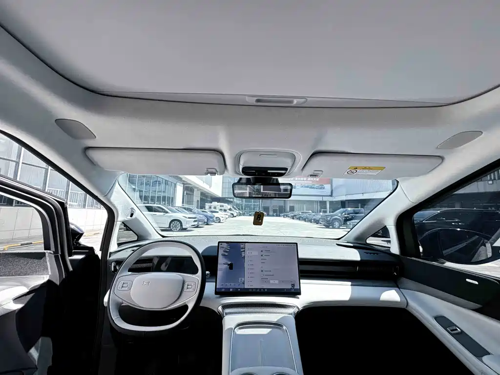 XPeng X9 — миниатюра 45
