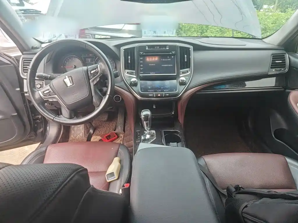 Toyota Crown — миниатюра 10