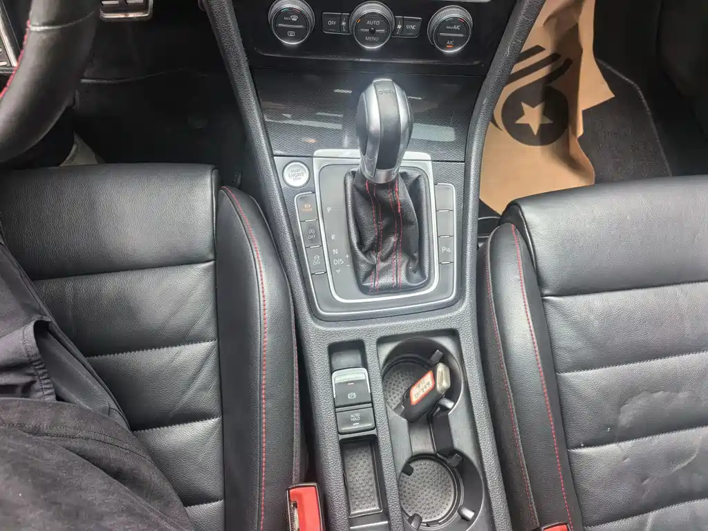 Volkswagen Golf GTI — миниатюра 10