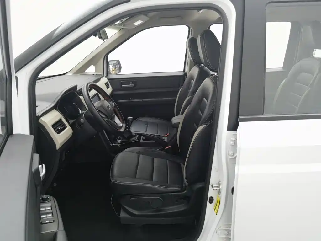 Wuling Hongguang PLUS — миниатюра 10
