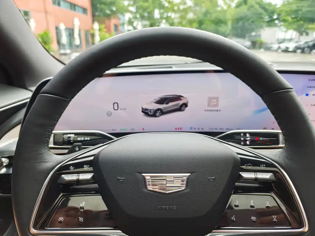 Cadillac Lyriq — миниатюра 15