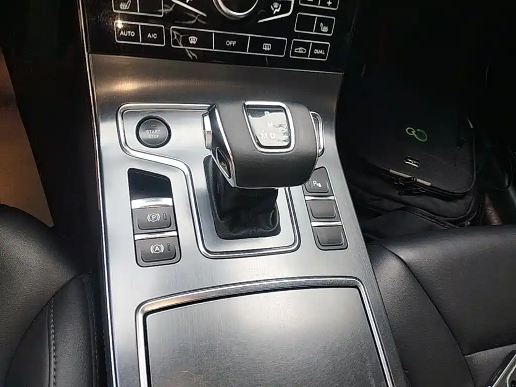 Hongqi Hongqi H5 — миниатюра 14