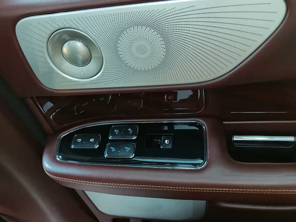 Lincoln Navigator — миниатюра 20