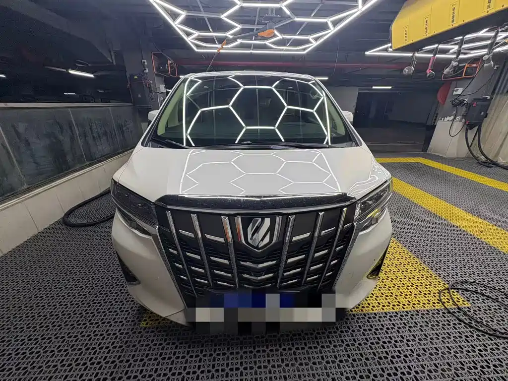 Toyota Alphard — миниатюра 2