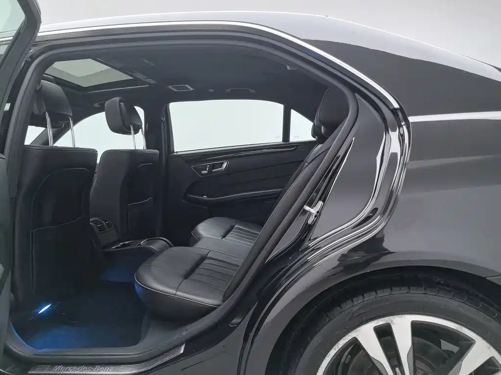 Mercedes-Benz E-Class — миниатюра 15