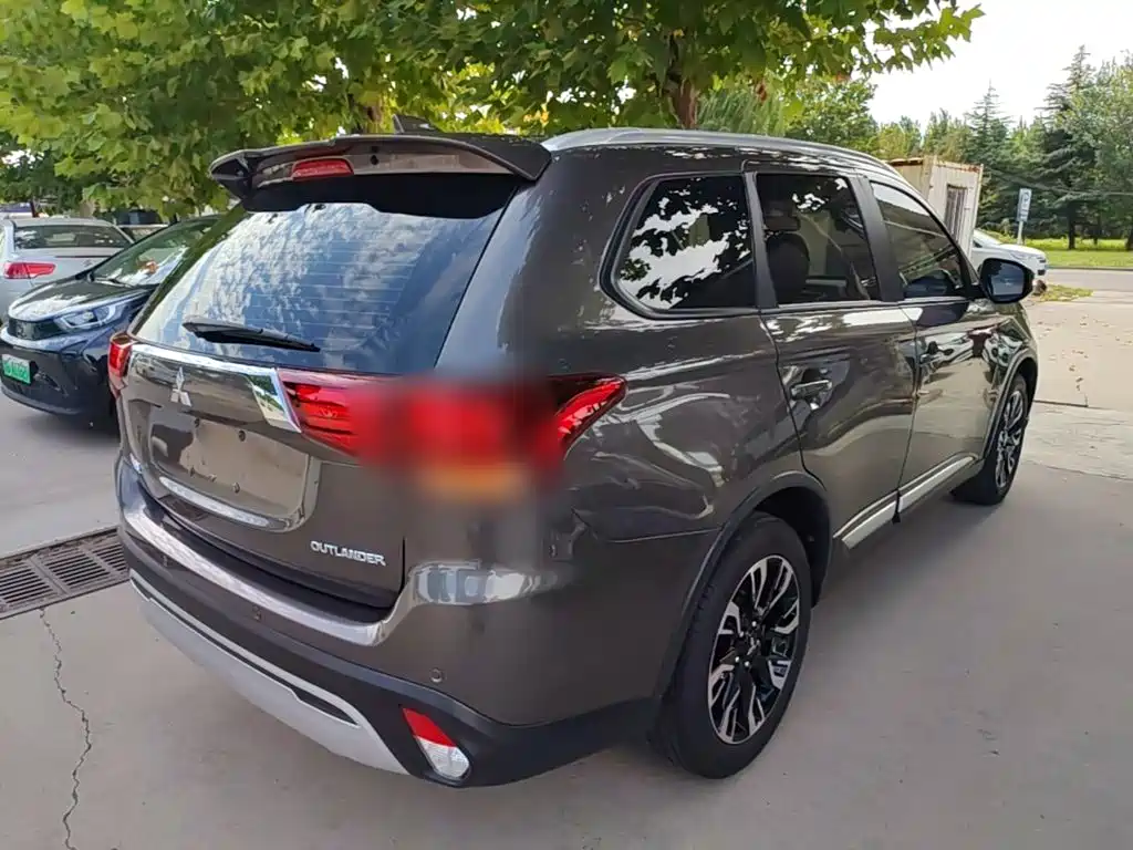 Mitsubishi Outlander — миниатюра 7