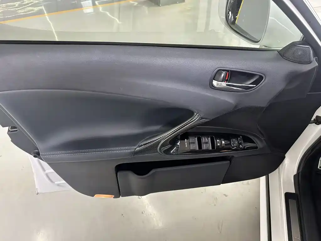Lexus IS — миниатюра 15