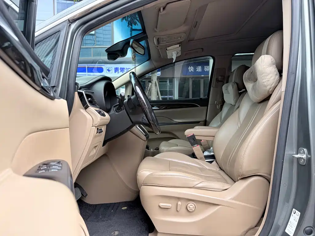 Buick GL8 — миниатюра 8