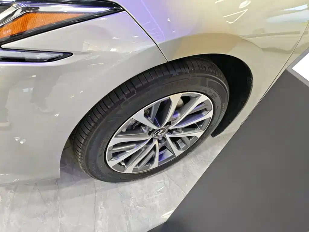 Lexus ES — миниатюра 23