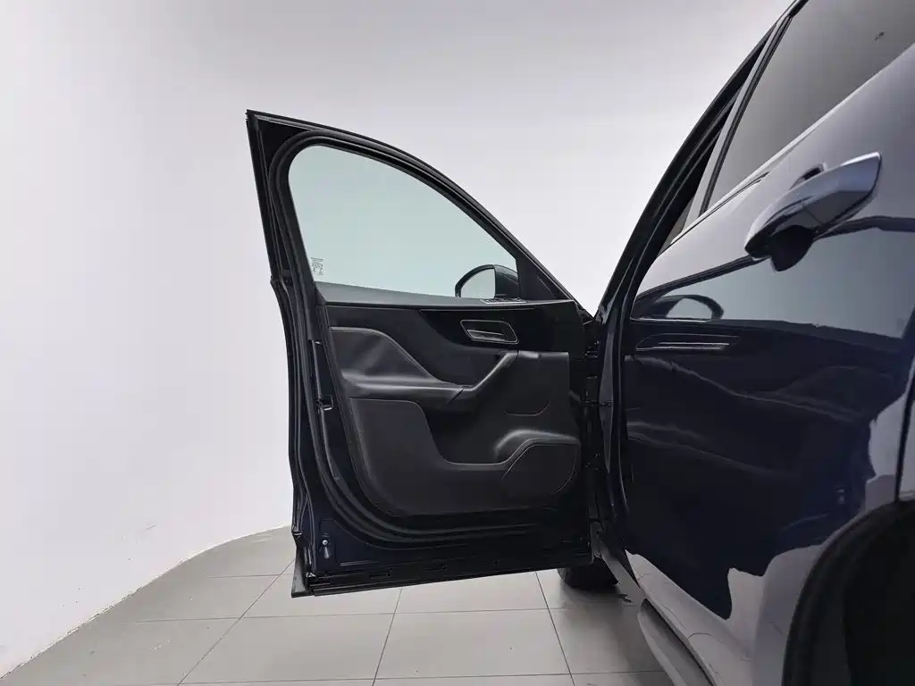 Jaguar F-PACE — миниатюра 8