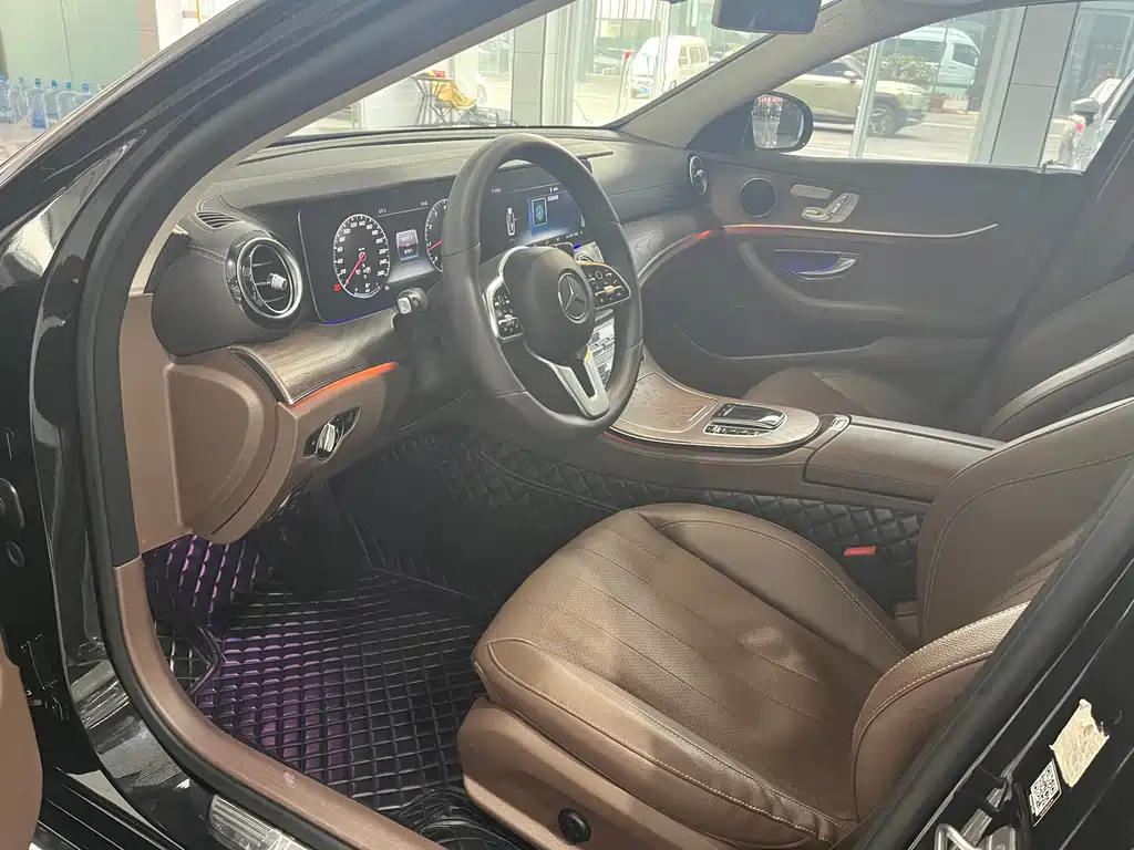 Mercedes-Benz E-Class — миниатюра 6