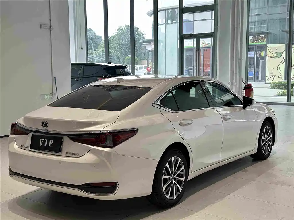 Lexus ES — миниатюра 6