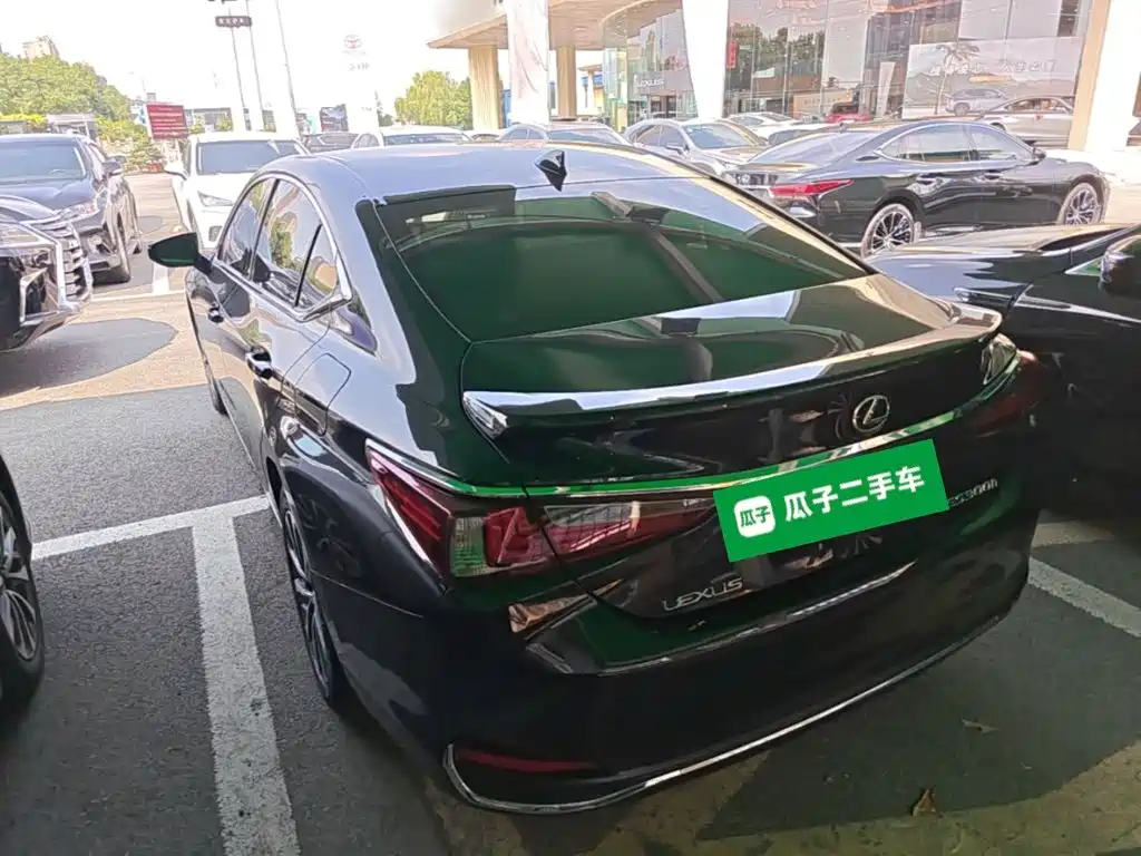 Lexus ES — миниатюра 5