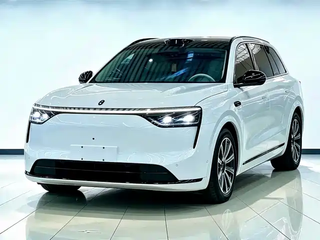 2025 Huawei M8