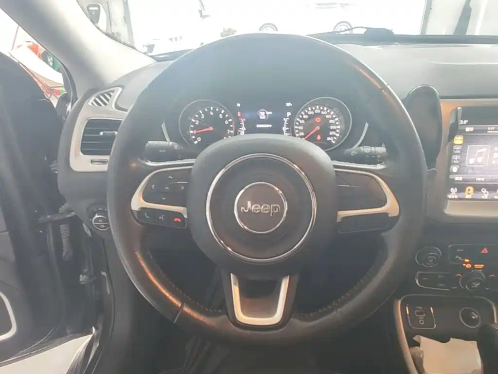 Jeep Compass — миниатюра 11