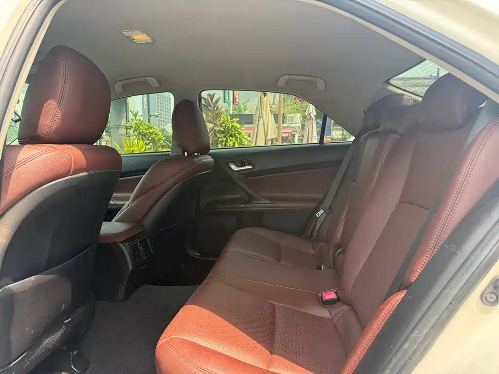 Toyota Reiz — миниатюра 10