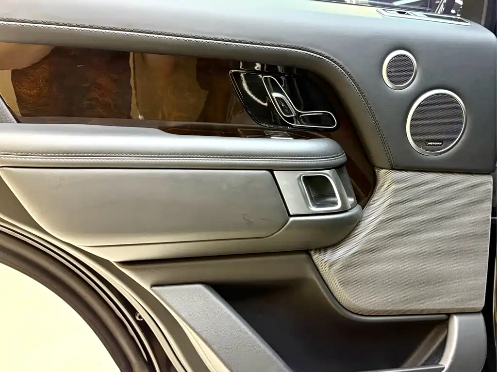 Land Rover Range Rover — миниатюра 12