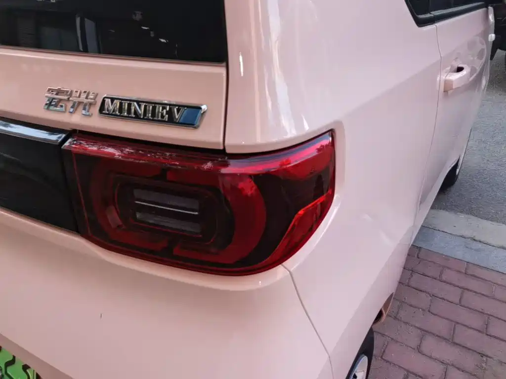 Wuling MINIEV — миниатюра 8