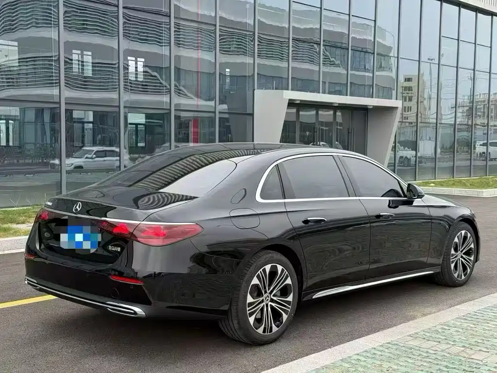 Mercedes-Benz E-Class — миниатюра 7