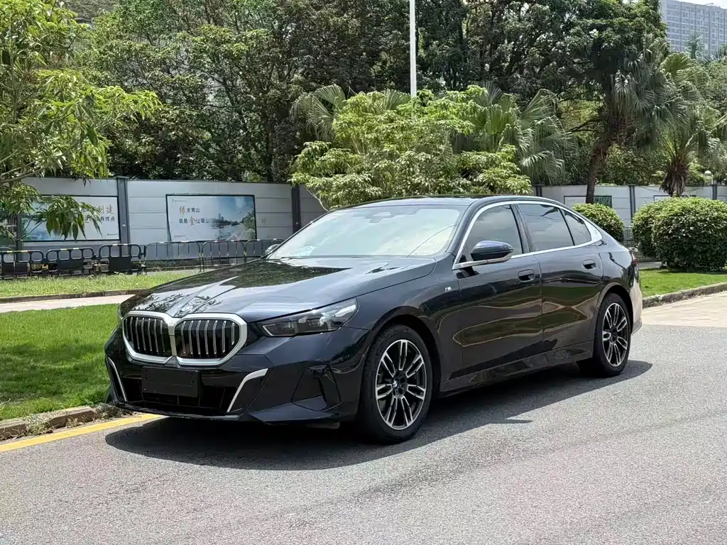 BMW 5 Series 2025