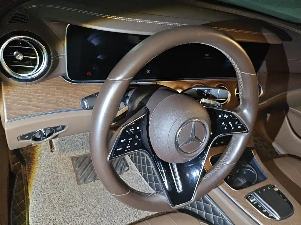 Mercedes-Benz E-Class — миниатюра 13