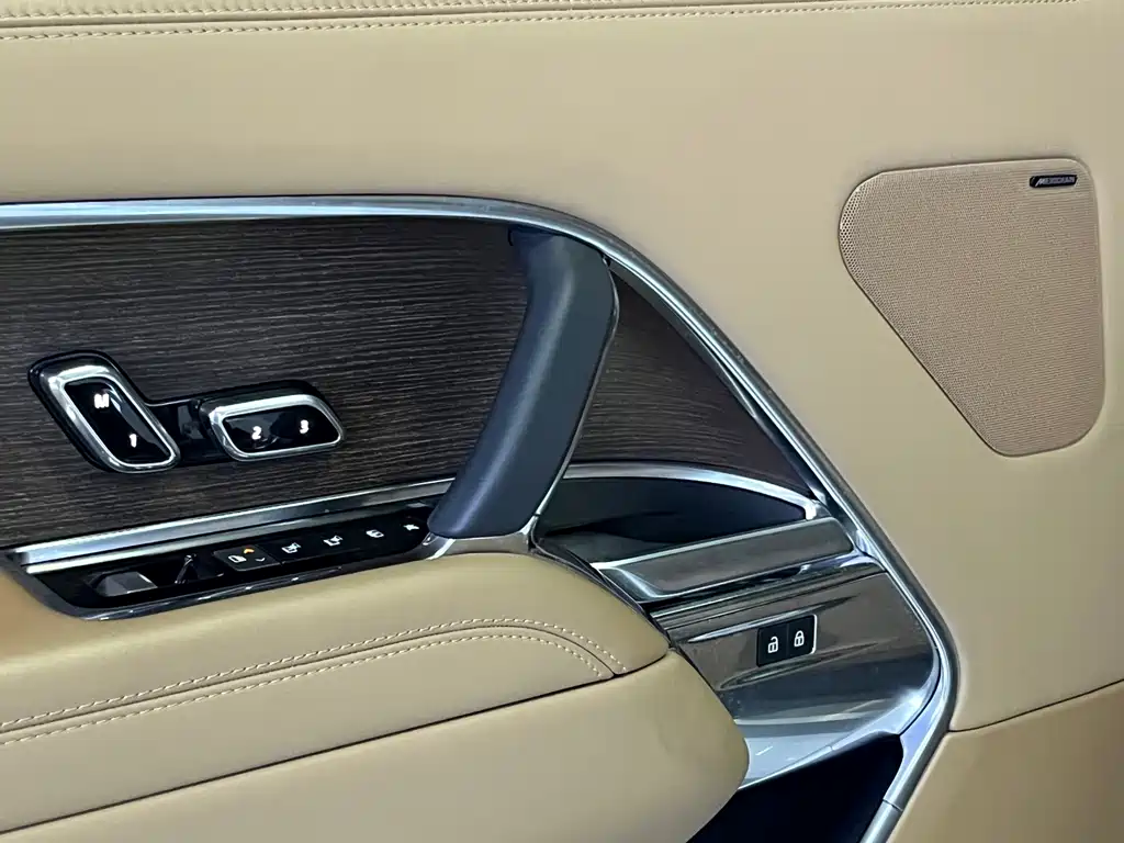Land Rover Range Rover — миниатюра 8