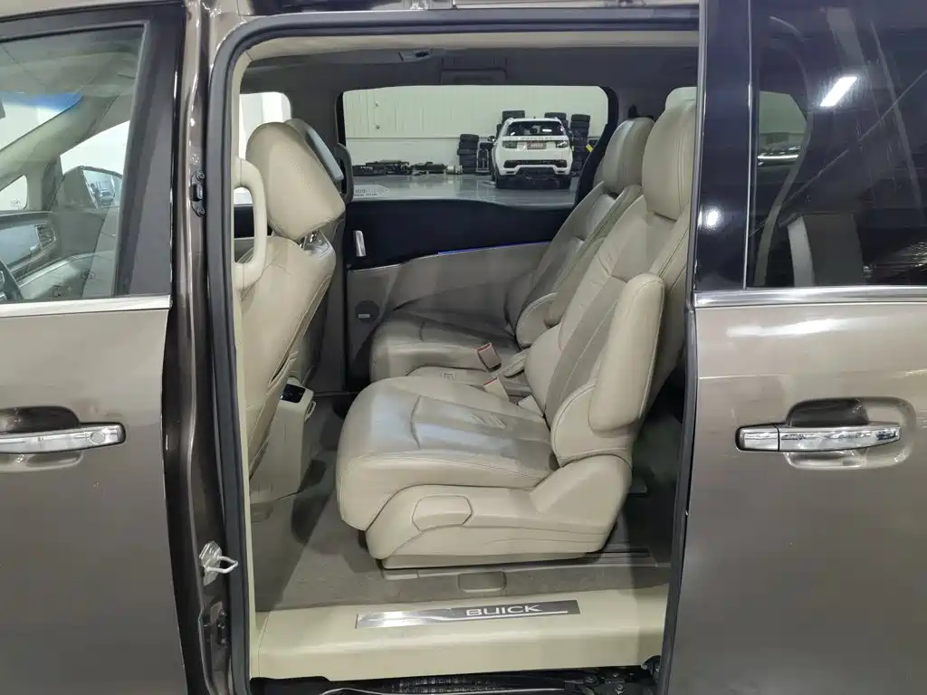 Buick GL8 — миниатюра 15