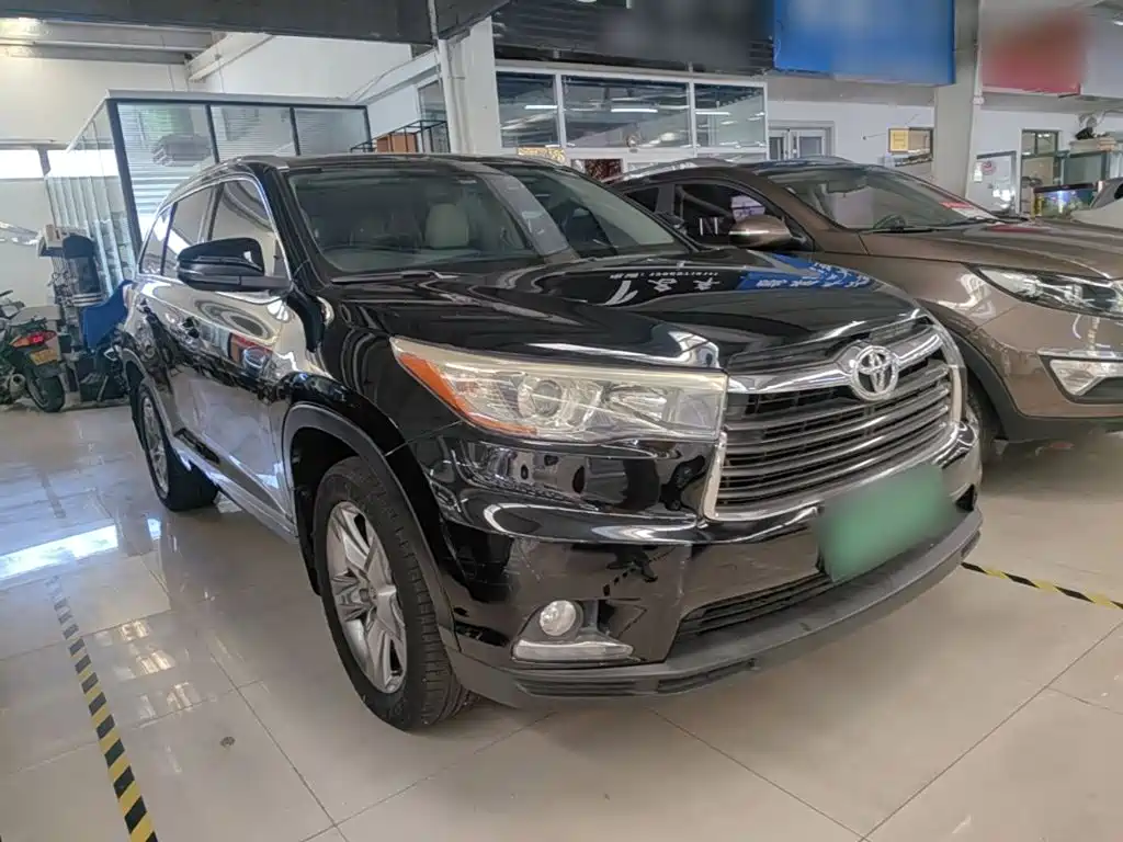 Toyota Highlander 2015 2.0T Luxury 7 мест