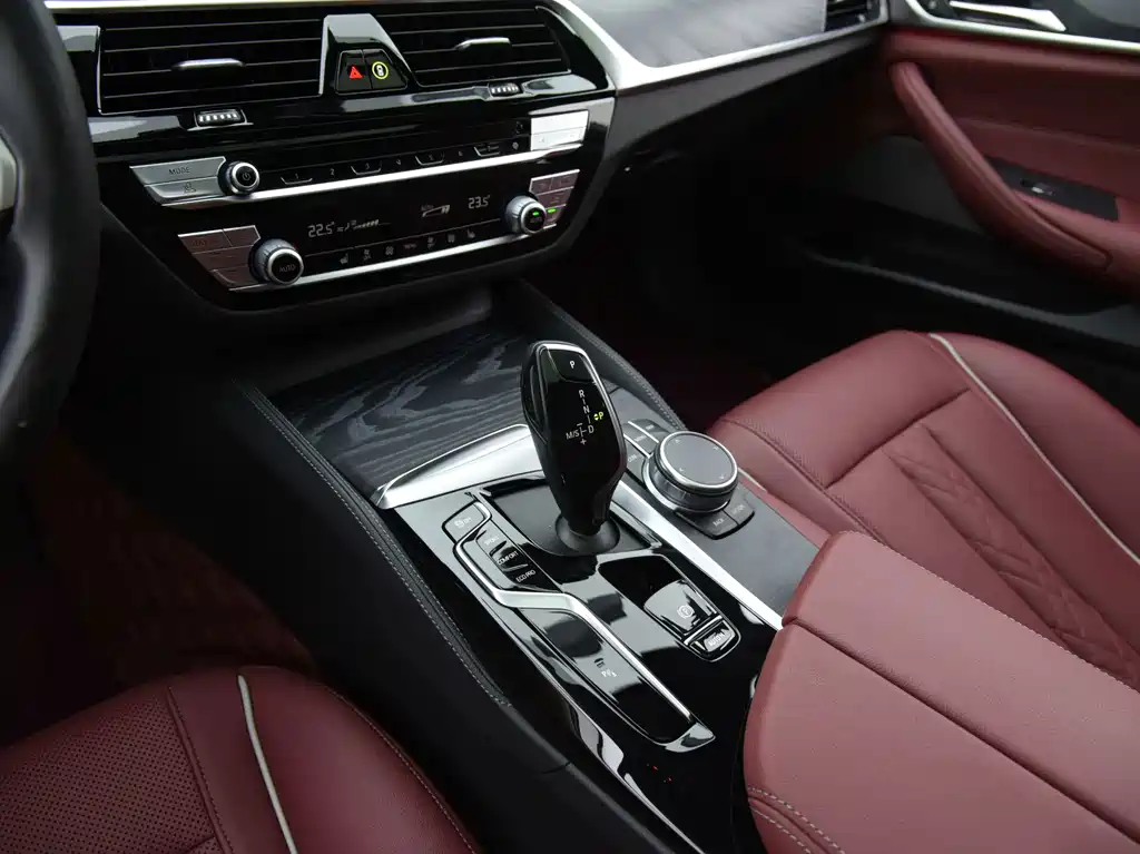 BMW 5 Series — миниатюра 9