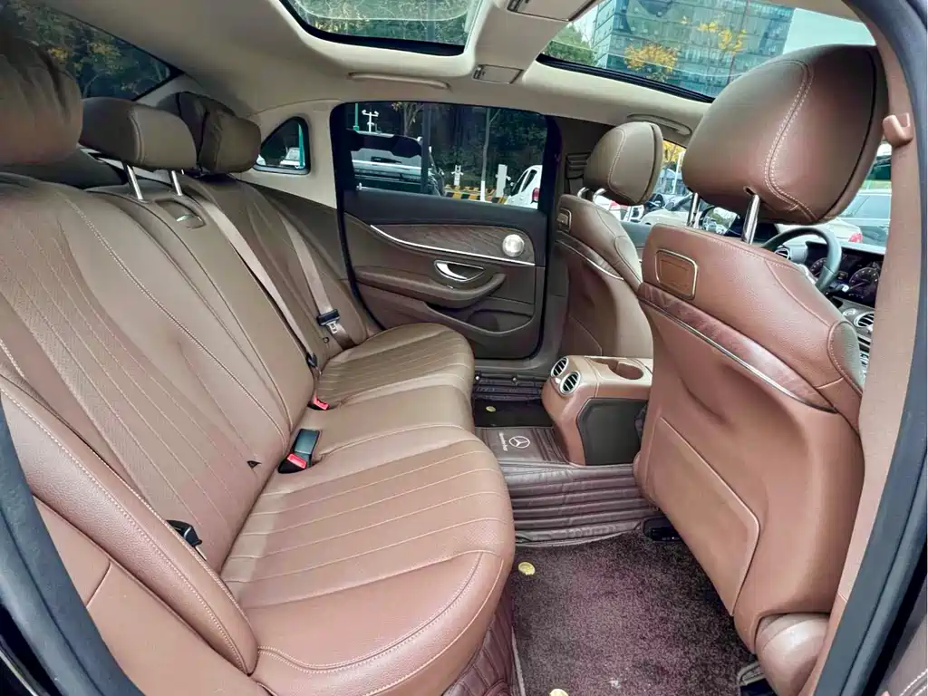Mercedes-Benz E-Class — миниатюра 17
