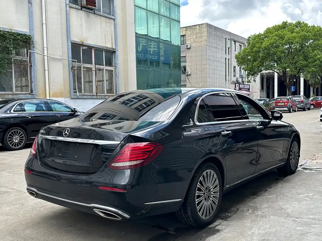 Mercedes-Benz E-Class — миниатюра 15