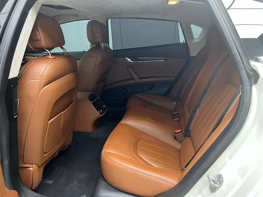 Maserati Quattroporte — миниатюра 8
