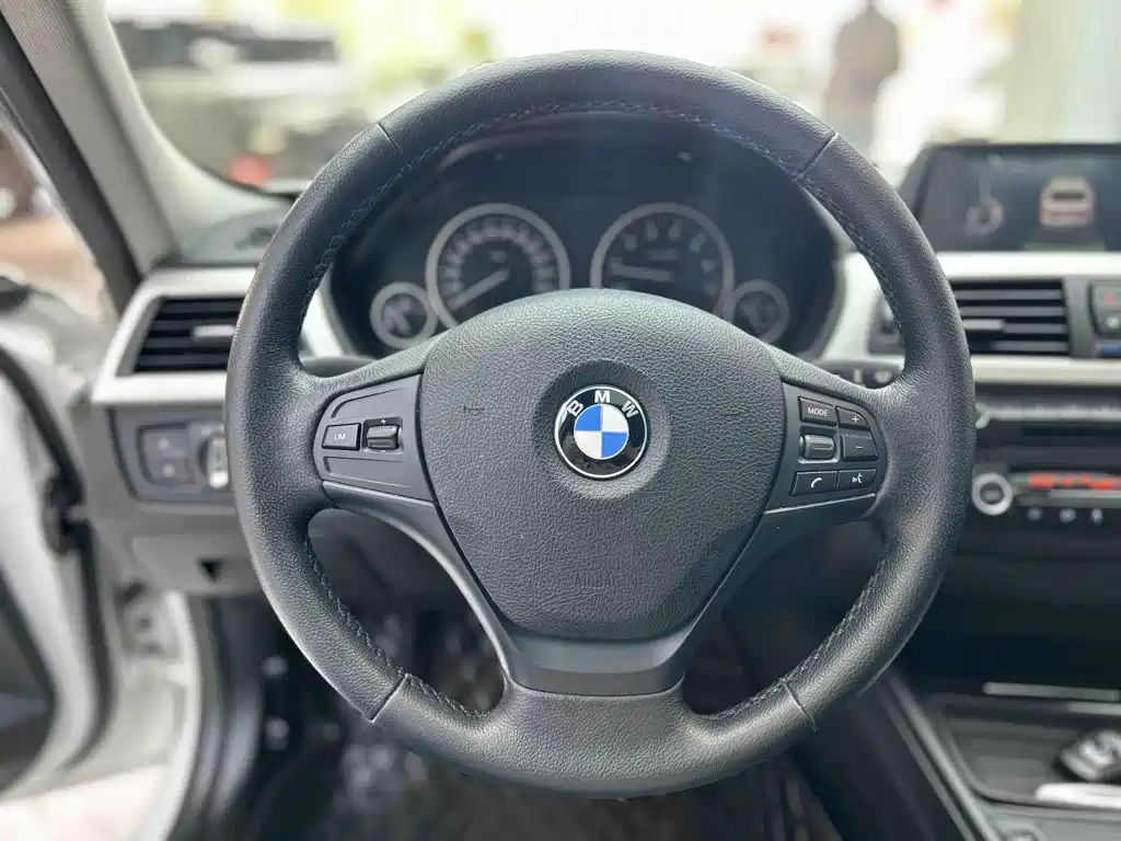 BMW 3 Series — миниатюра 3