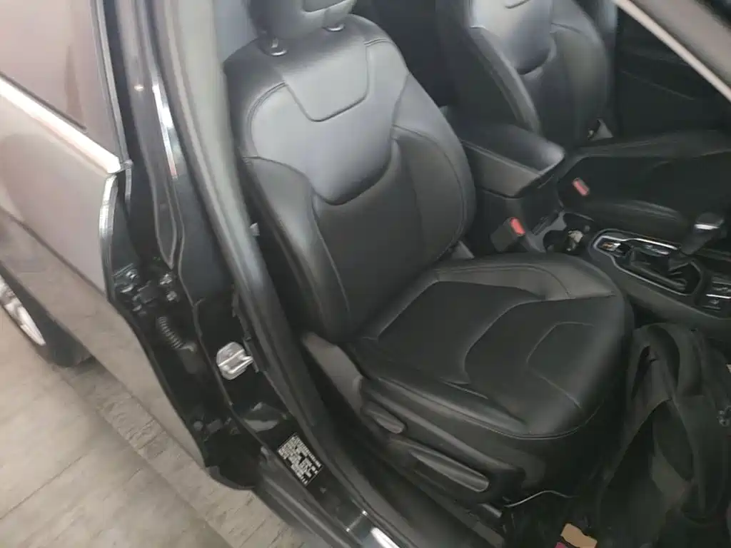 Jeep Cherokee — миниатюра 25