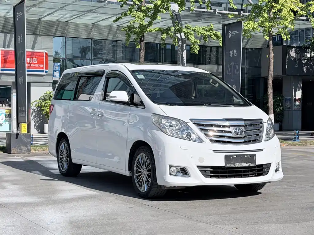 Toyota Alphard — миниатюра 3