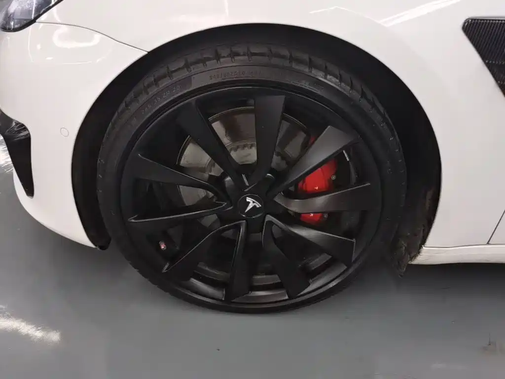 Tesla Model 3 — миниатюра 23