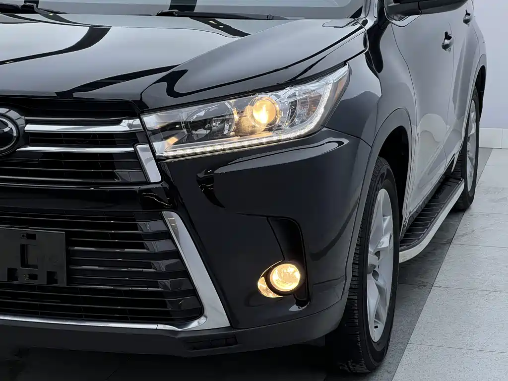 TOYOTA HIGHLANDER