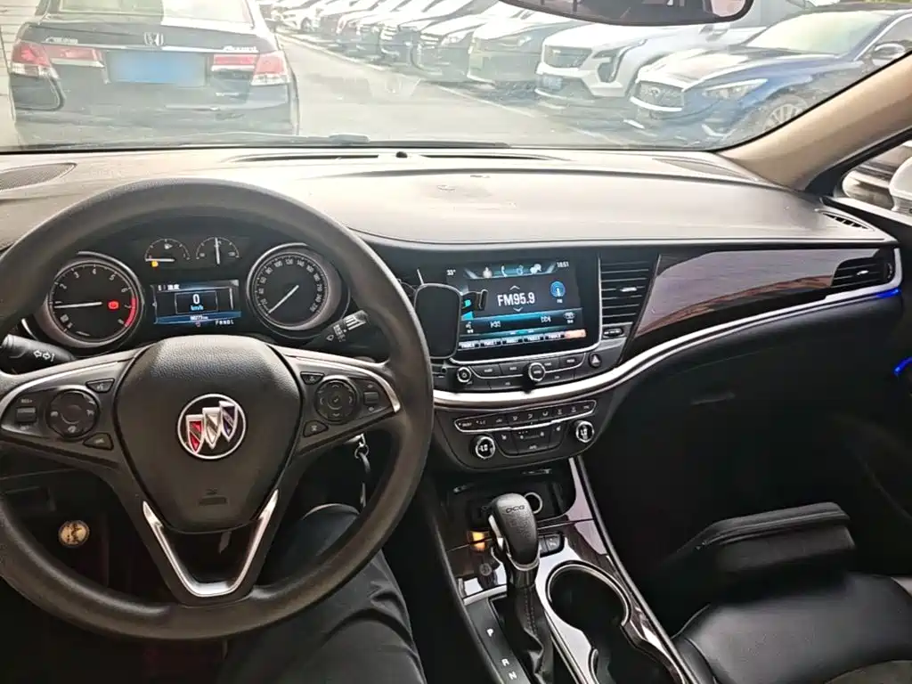 Buick Verano — миниатюра 10