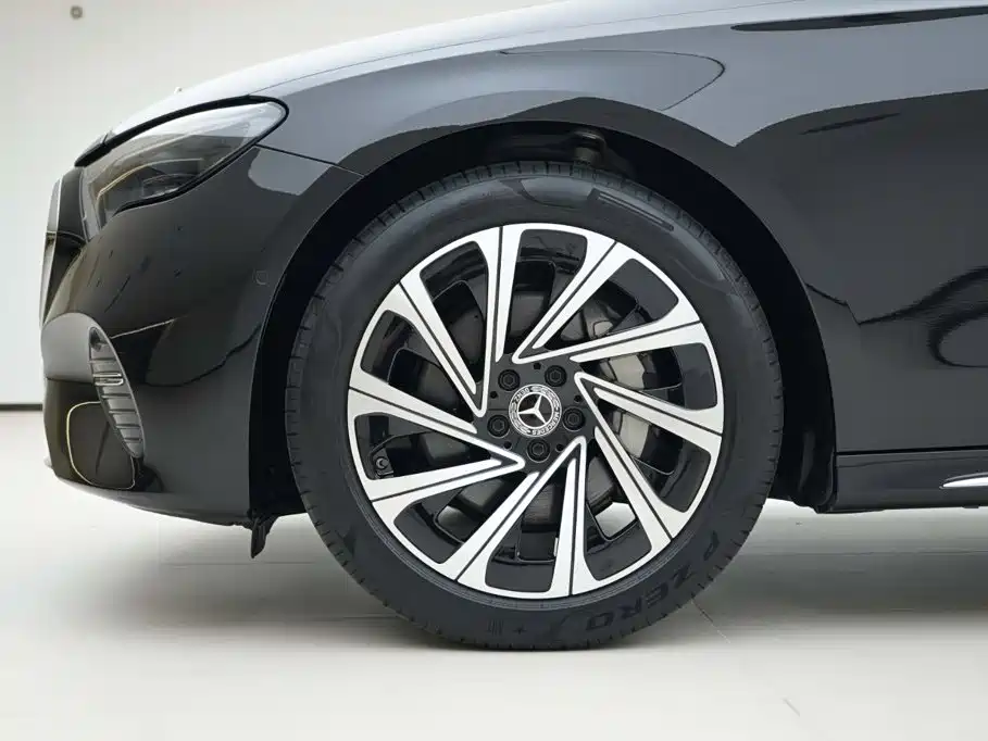 Mercedes-Benz E-Class — миниатюра 14